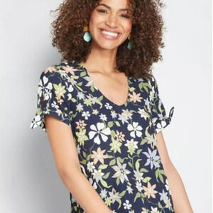 Modcloth Floral Blouse Top,‎ Size Medium, V-Neck Feminine Sleeve Bow Crepe